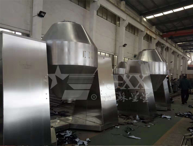 Multiple vacuum drying equipment loaded onto trucks and sent to a pharmaceutical factory in Shandong